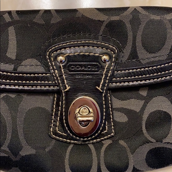 Coach wristlet - Picture 2 of 8